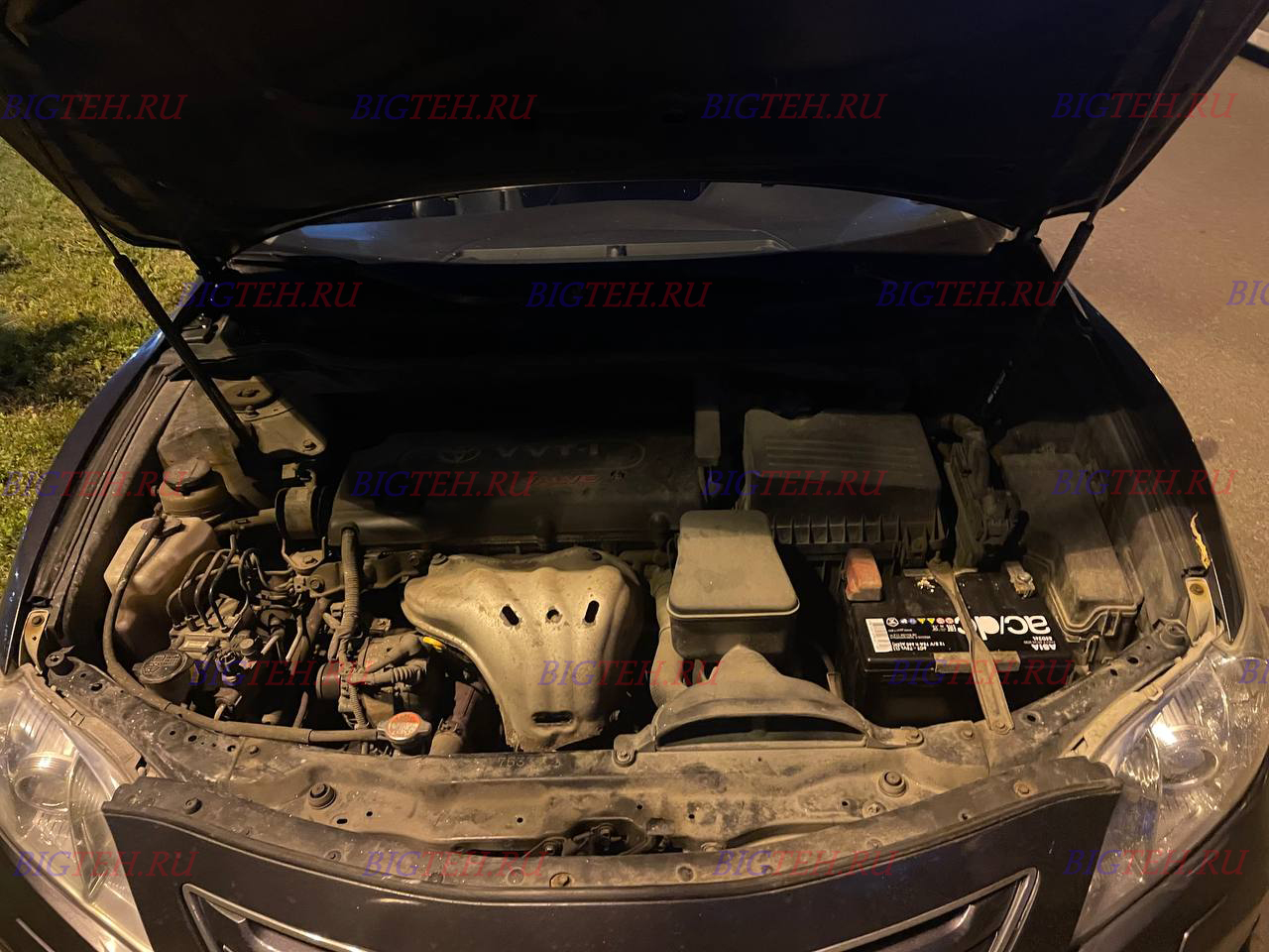 Под капотом. Замена аккумулятора на Toyota Camry VI (2009-2011)