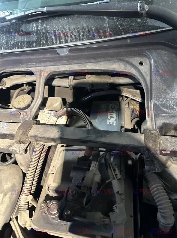 Старый акб. Замена аккумулятора на Land Rover Range Rover Evoque II дизель 2.0 (150 л.с.) 2018-2020