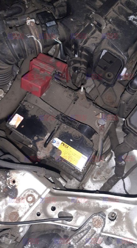 Старый акб. Замена аккумулятора на Mitsubishi ASX I бензин 1.8 (140 л.с.) 2010-2013 Старый акб. Замена аккумулятора на Mitsubishi ASX I бензин 1.8 (140 л.с.) 2010-2013