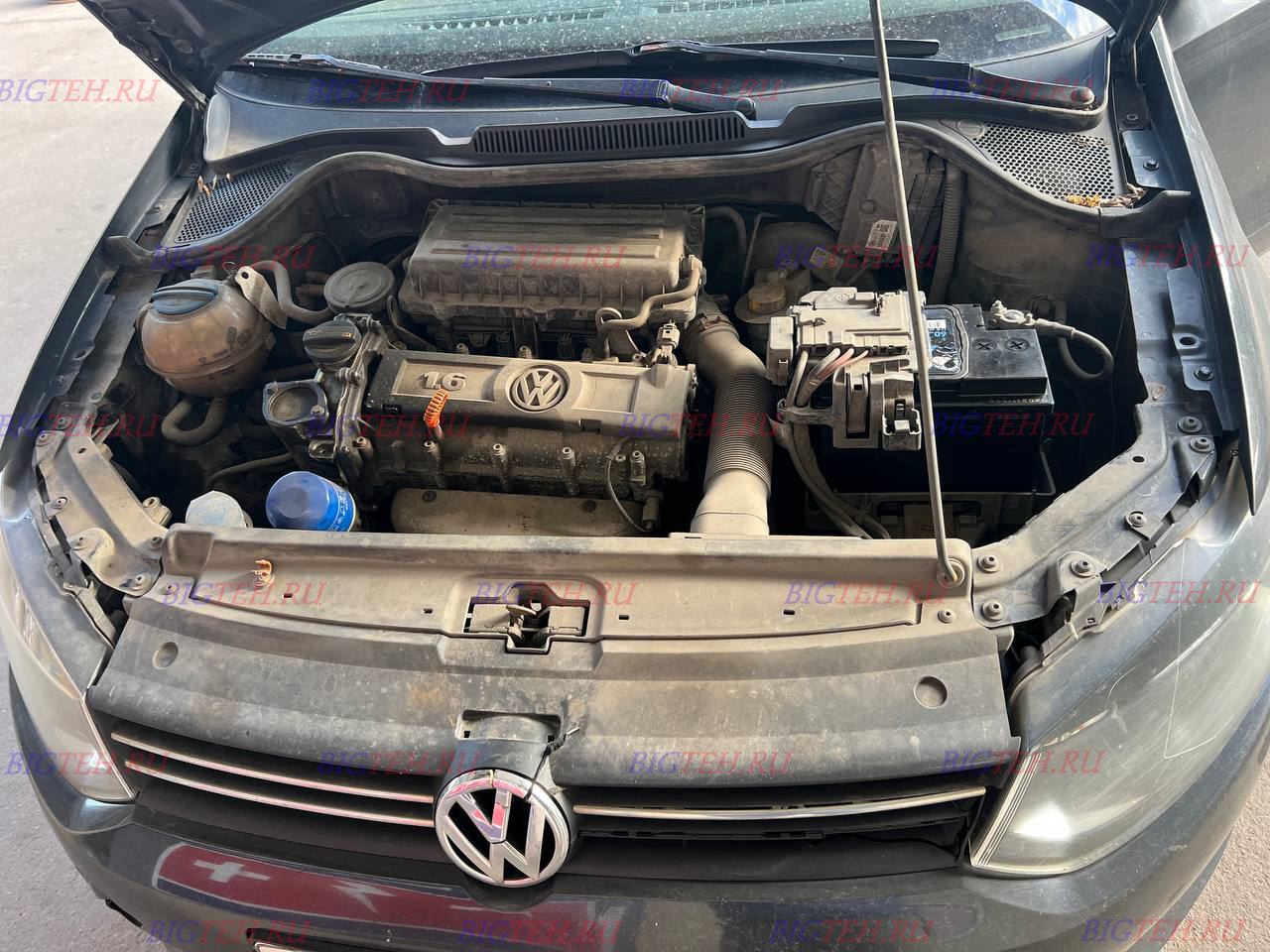 Под капотом. Замена аккумулятора на Volkswagen Polo V (2009-2015)