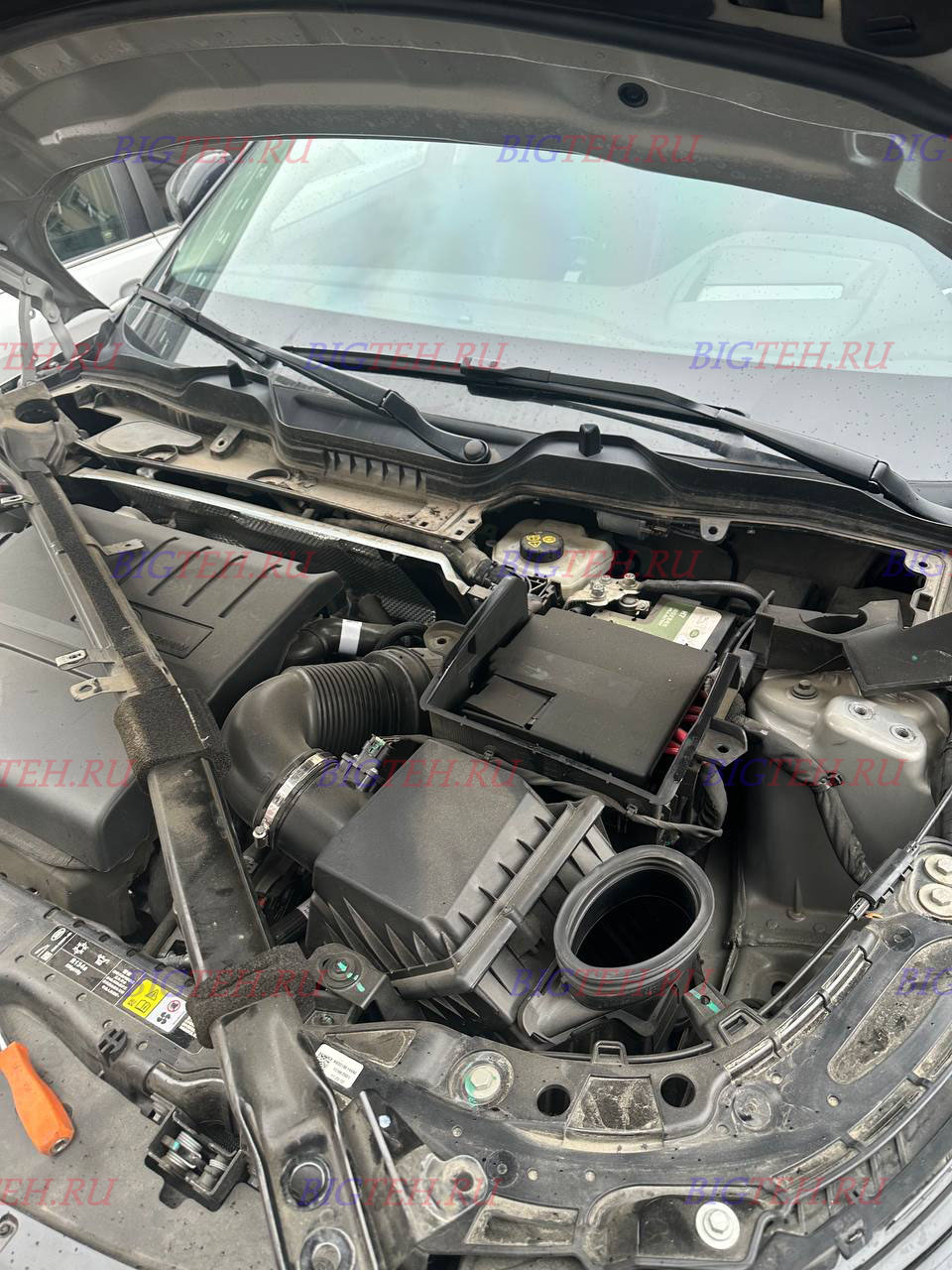 Снятие распорки. Замена аккумулятора на Land Rover Range Rover Evoque II (2018-2020)