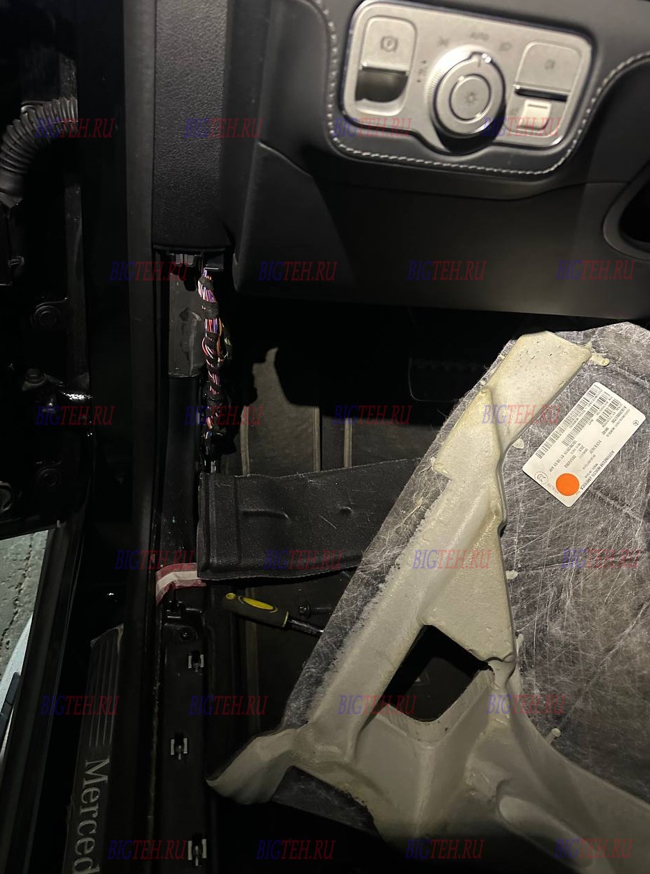Снятие акб. Замена аккумулятора на Mercedes-Benz GLS400d (X167) дизель 2.9 2019 - 2023
