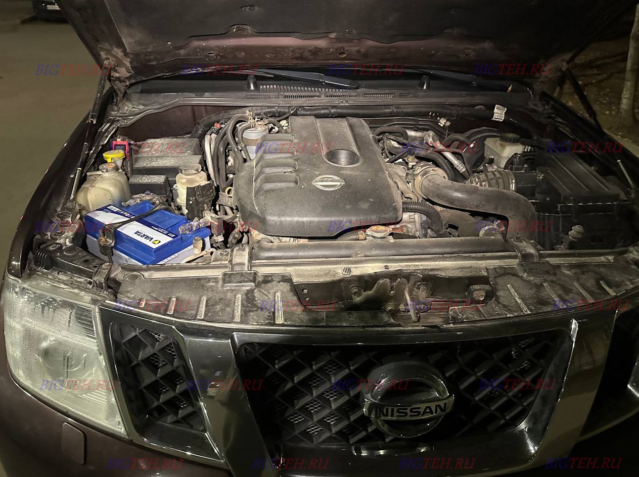 Под капотом. Замена аккумулятора на Nissan Pathfinder R51 diesel 2.5 (190 л.с.) рестайлинг 2010-2014