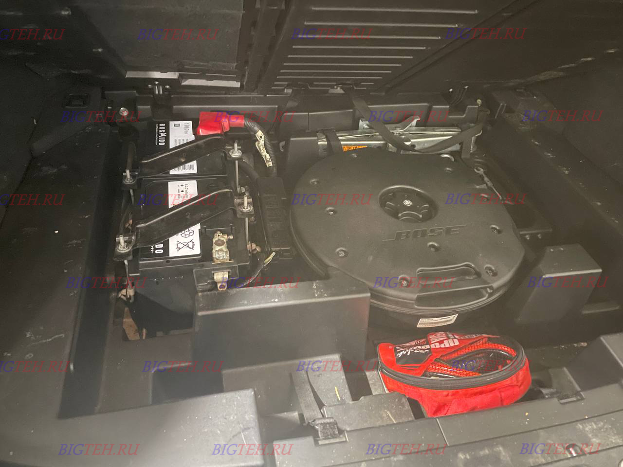 В багажнике. Замена аккумулятора на Инфинити FX30d (S51) дизель 3.0 (238 л.с.) 2008-2012