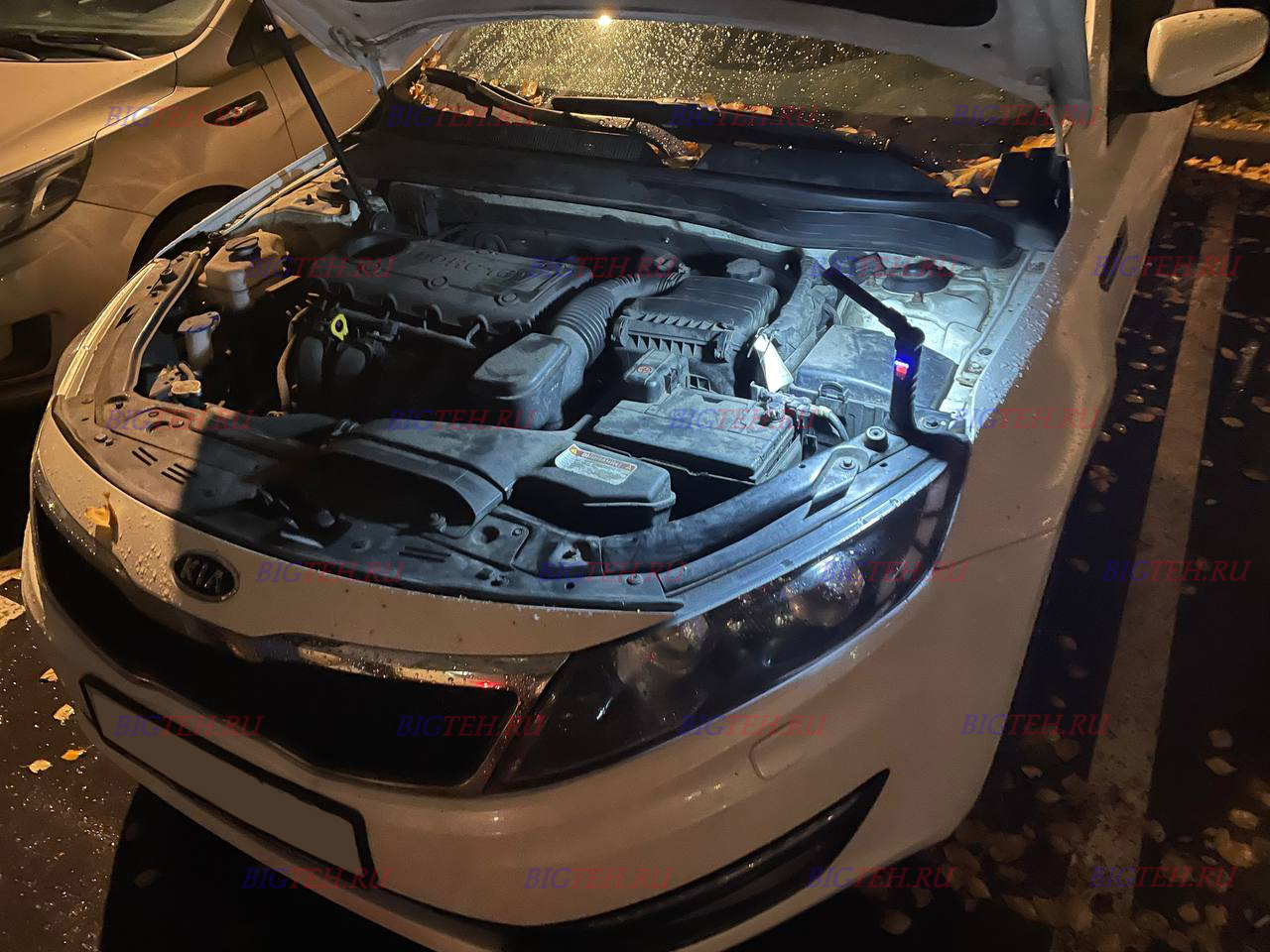 Вид спереди. Замена аккумулятора на Kia Optima 3 бензин 2.0 (150 л.с.)  рестайлинг 2013-2015